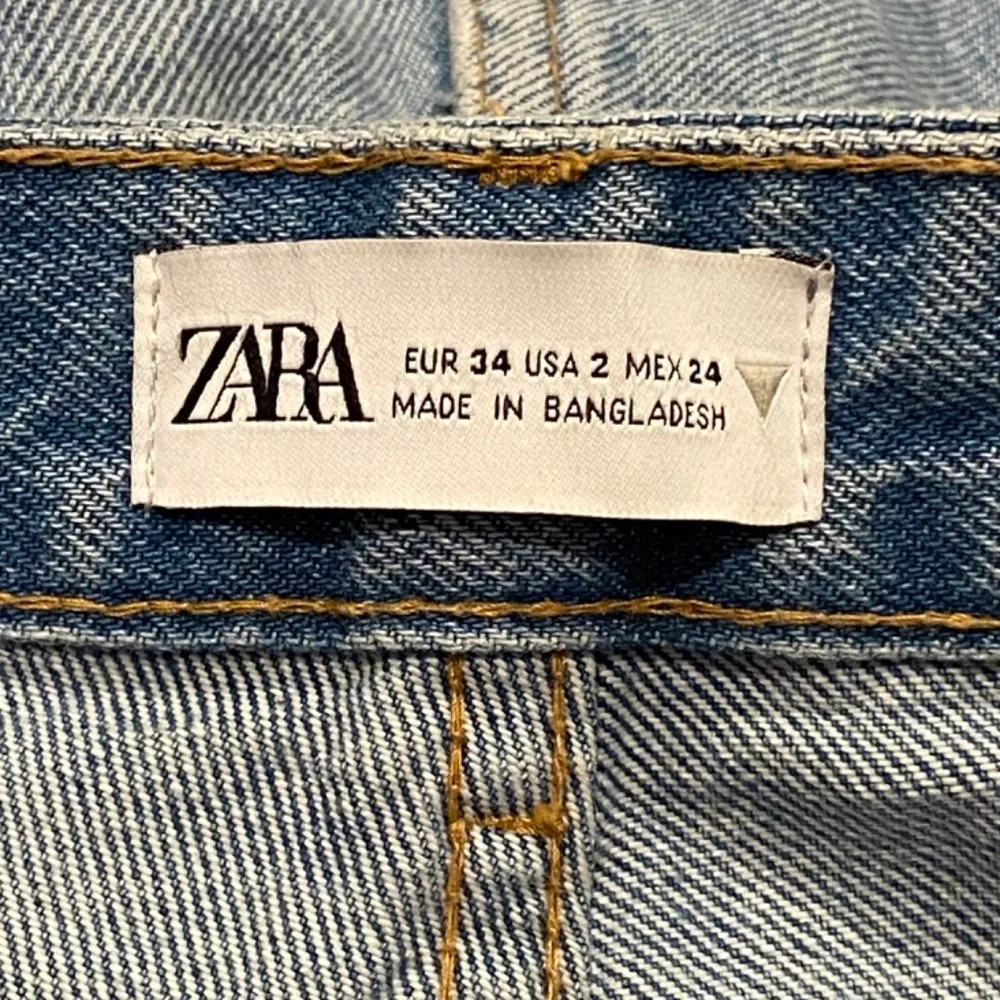 Zara High Rise Distressed Ripped Jeans 16660 - Picture 9 of 10